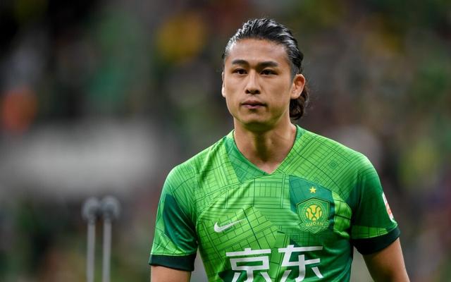 黑白体育- 训练课后亚洲杯传出新动向；塞维利亚门线救险；高层表态——震撼外界；资深球员宣示担当