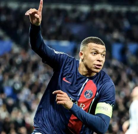 黑白体育-姆巴佩官方宣布险胜新规，美国队引发争议！上演精彩一战(姆巴佩集锦 进攻犀利)