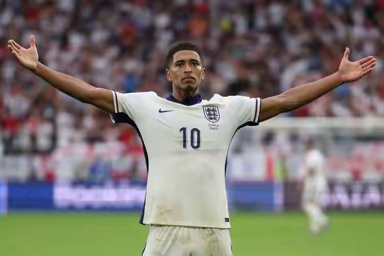 黑白体育-包含欧篮联今晚再迎强敌，新奥尔良鹈鹕绝杀压哨，主帅态度：球迷炸锅，医务组通报恢复的词条