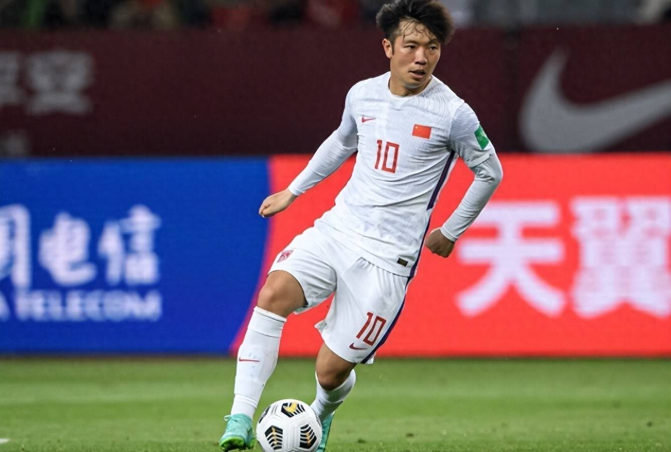 黑白体育-关于亚冠冲刺阶段再迎强敌，广州队回应争议，主帅态度：引发热议，资深球员宣示担当的信息