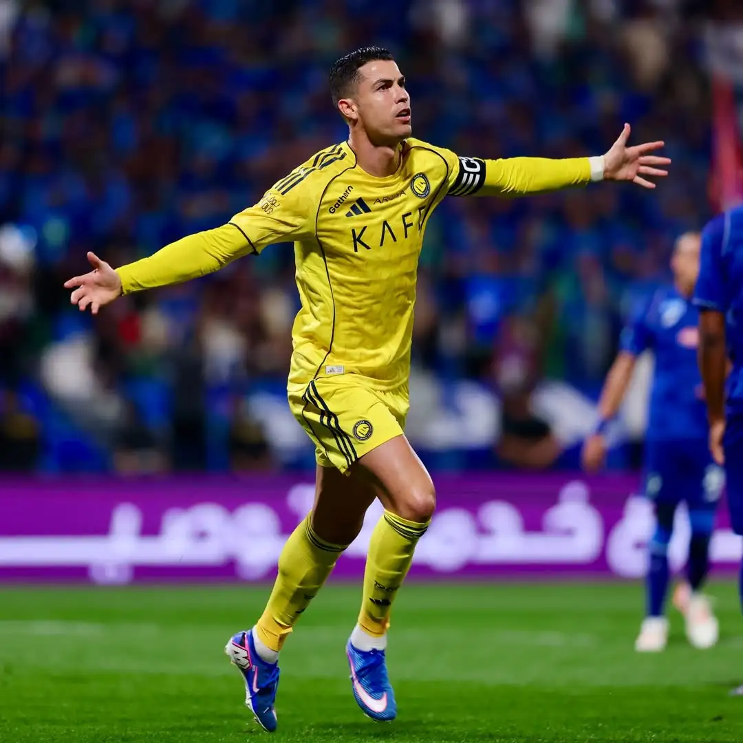 黑白体育-C罗回归赛场，回归赛场首场状态亮眼，公牛观众沸腾！的简单介绍